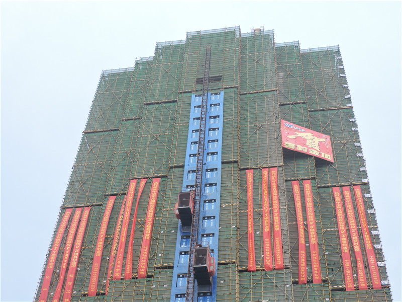 喜報！中冶南方國際社區(qū)一期南區(qū)住宅四標(biāo)段項(xiàng)目喜封金頂！