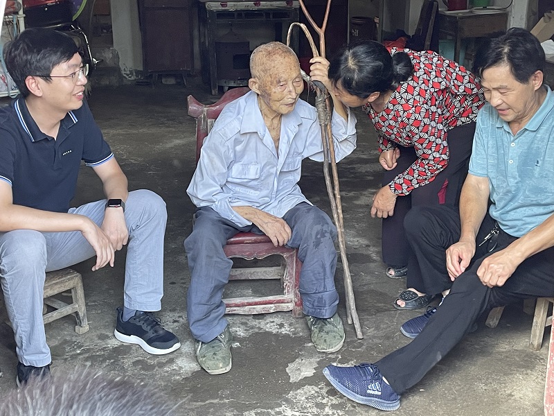 區(qū)人大代表、集團副總馮小龍走訪潘塘福利院為老人送關(guān)懷